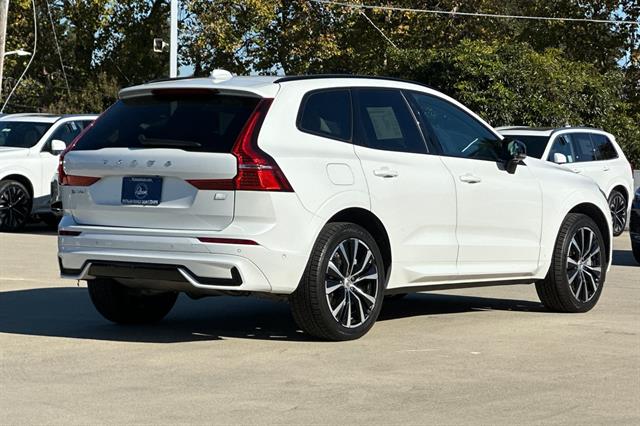 2023 Volvo XC60 Hybrid Recharge Plus photo 3