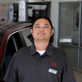 Staff member Antoni Nge from ID_806b12
