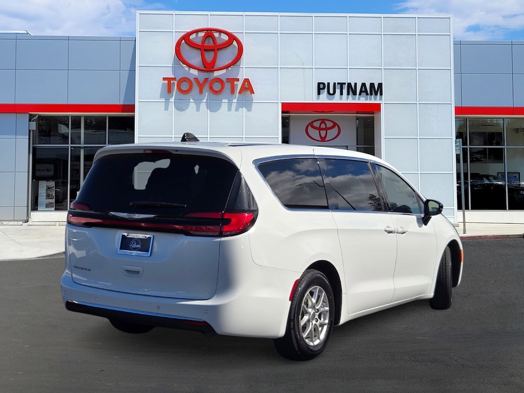 Used 2025 Chrysler Pacifica Select Van Passenger Van