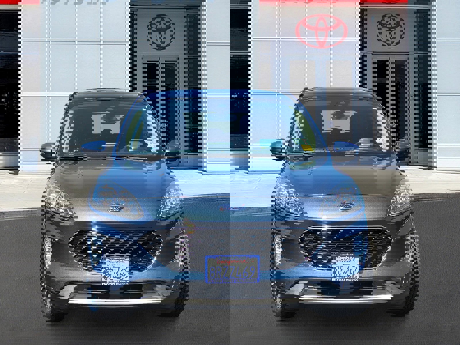 2020 Ford Escape Hybrid Titanium photo 2
