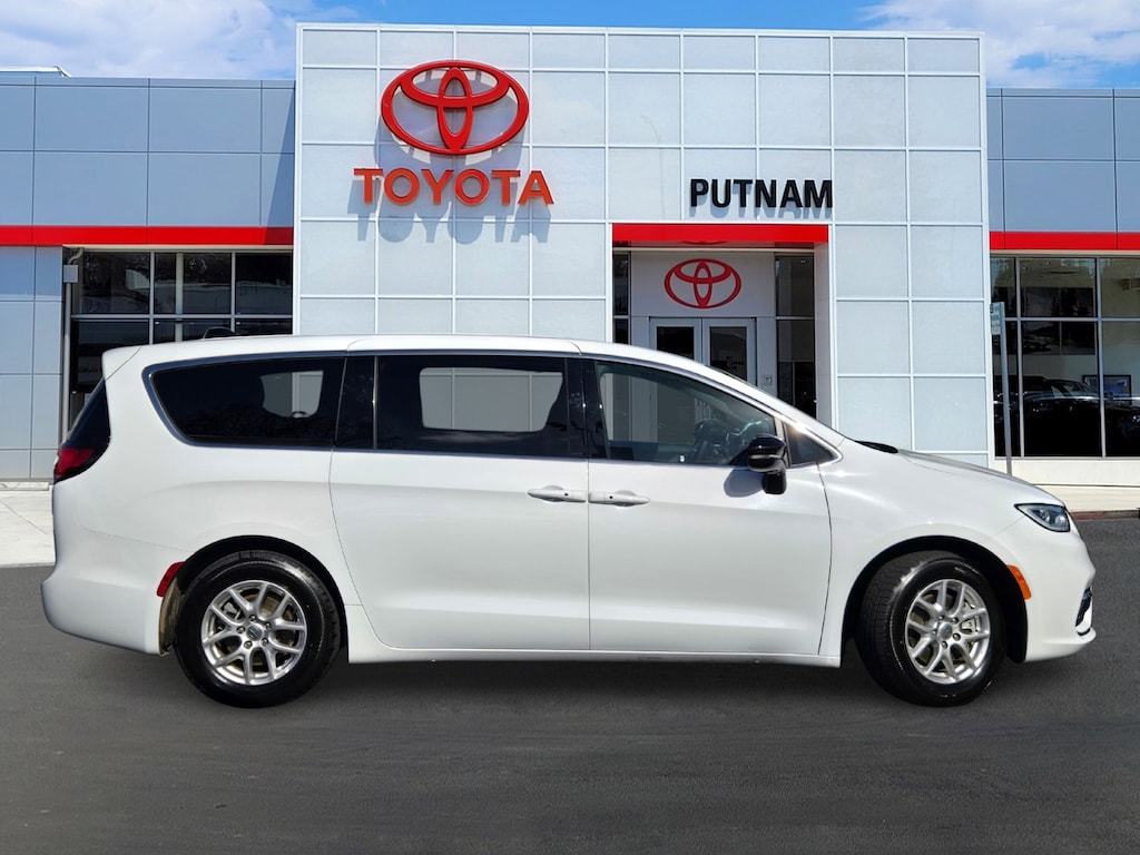 Used 2025 Chrysler Pacifica Select Van Passenger Van