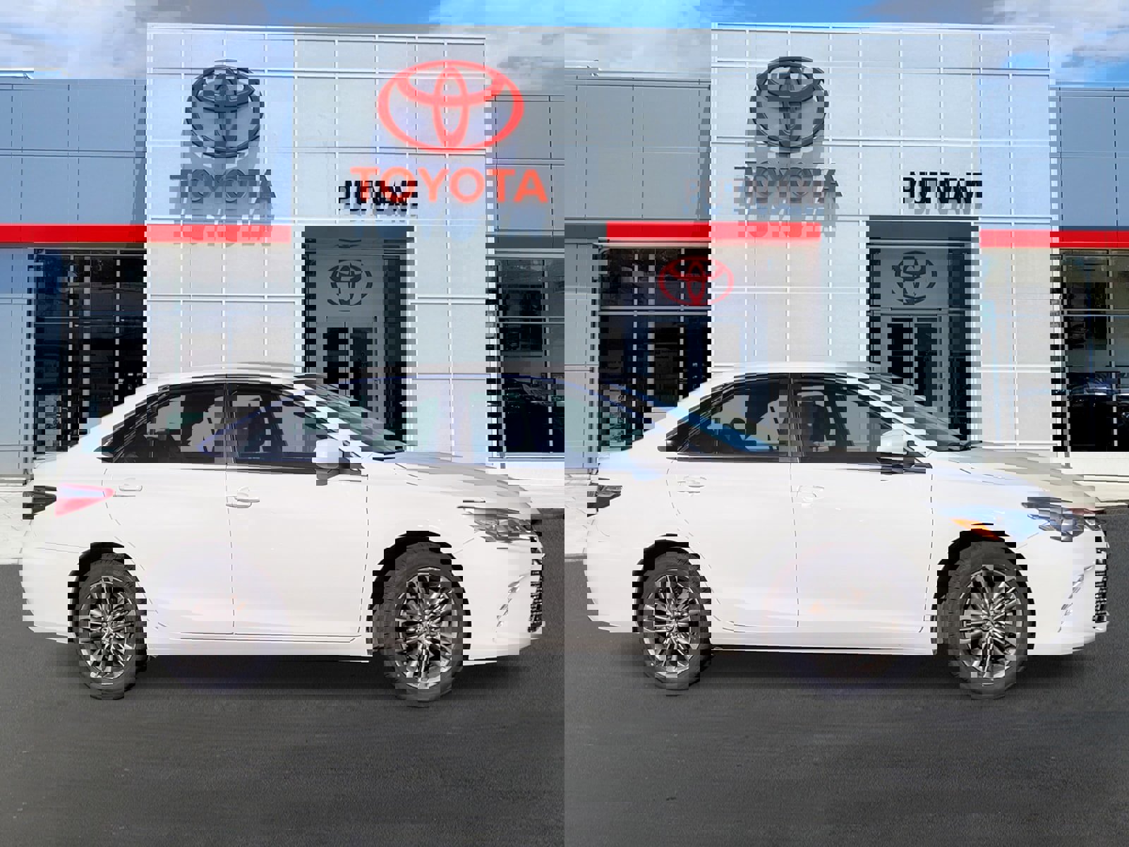 2016 Toyota Camry SE photo 2