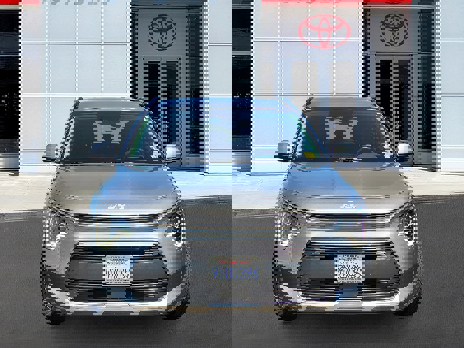2023 Kia Niro EX photo 2