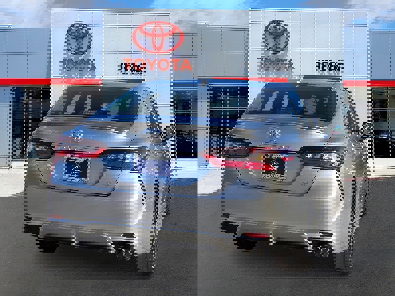 2023 Toyota Camry SE photo 4