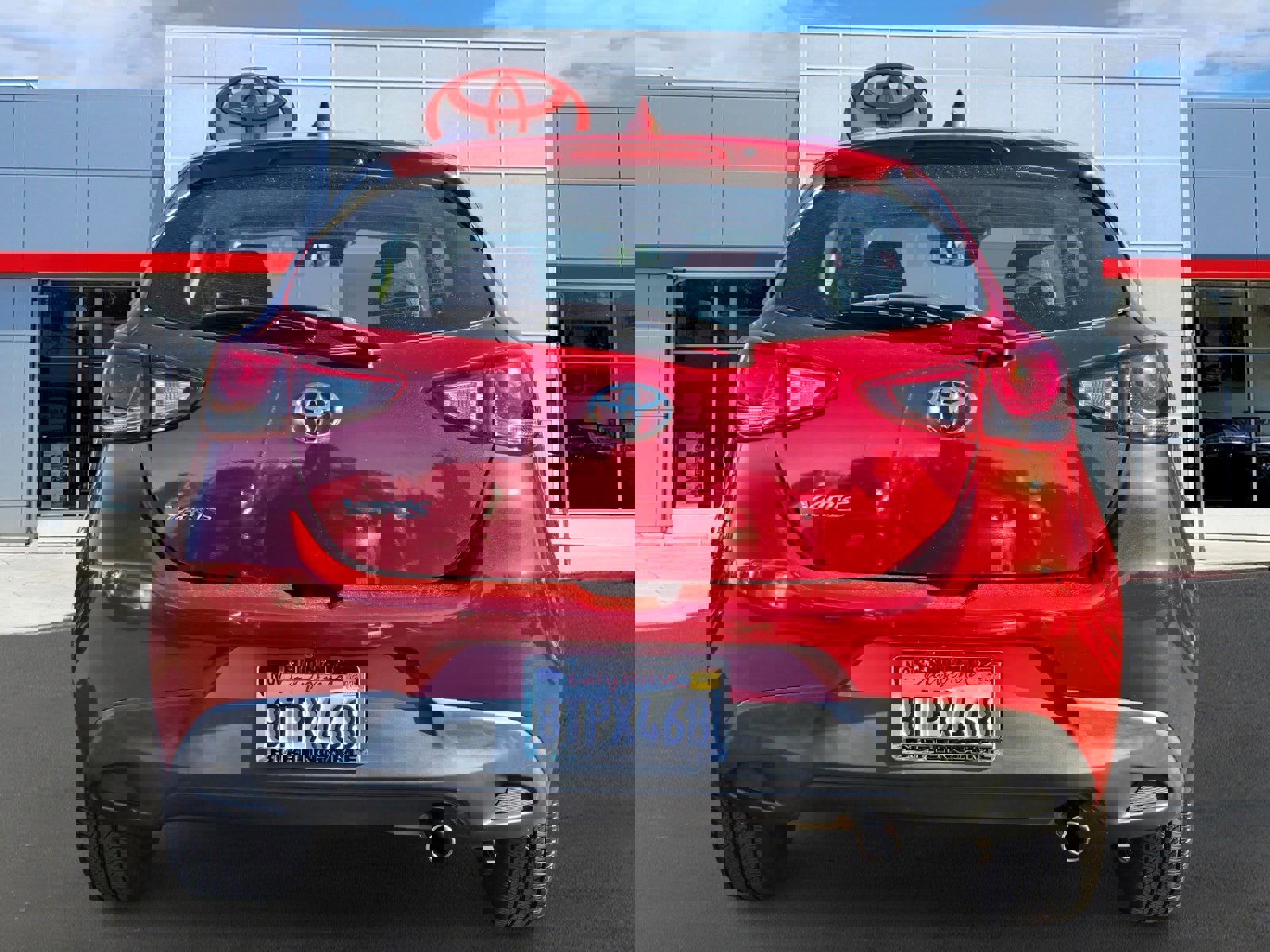 2020 Toyota Yaris LE photo 4