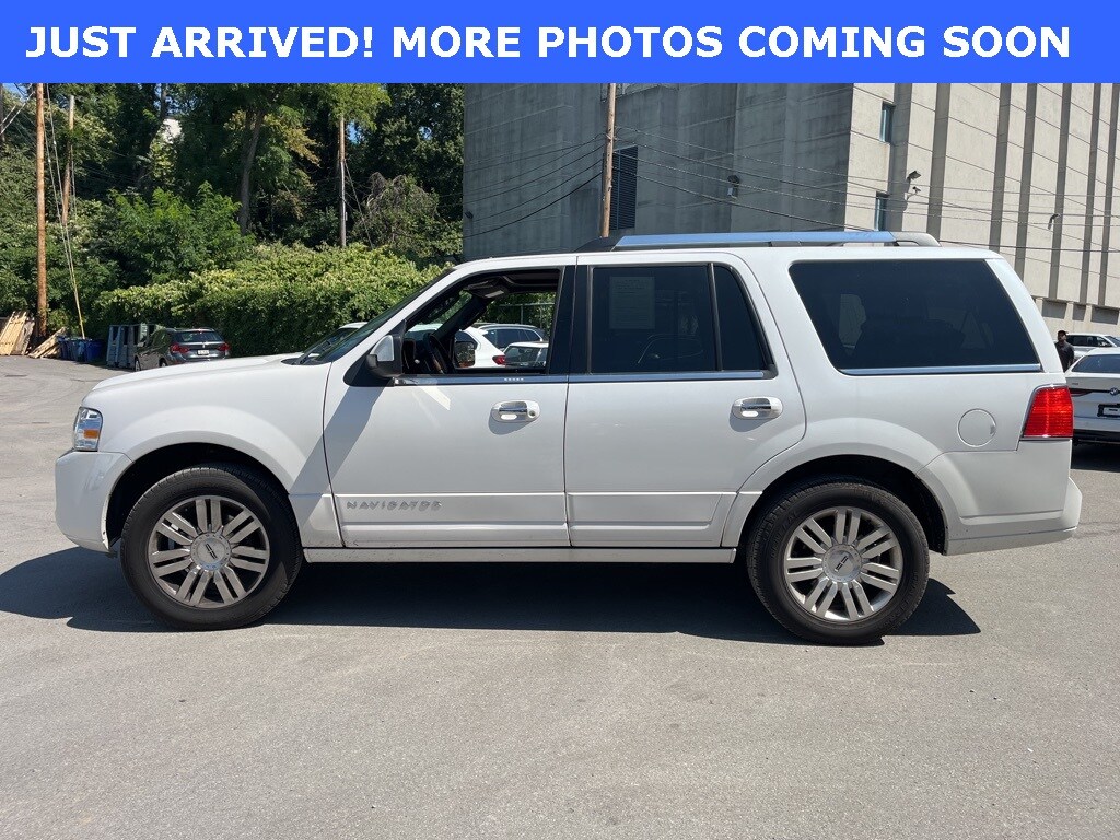 Used 2014 Lincoln Navigator Base with VIN 5LMJJ2J50EEL04486 for sale in Pittsburgh, PA