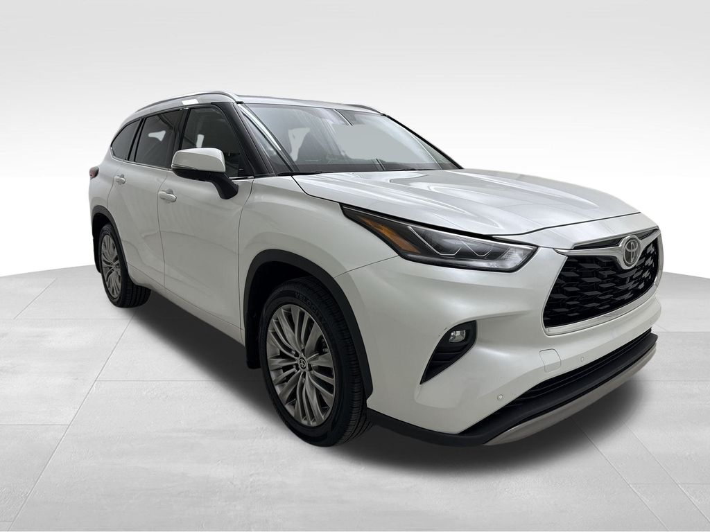 Used 2022 Toyota Highlander Platinum with VIN 5TDFZRBH5NS233092 for sale in Pittsburgh, PA