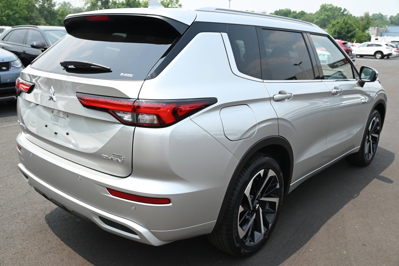 2023 Mitsubishi Outlander SEL photo 2