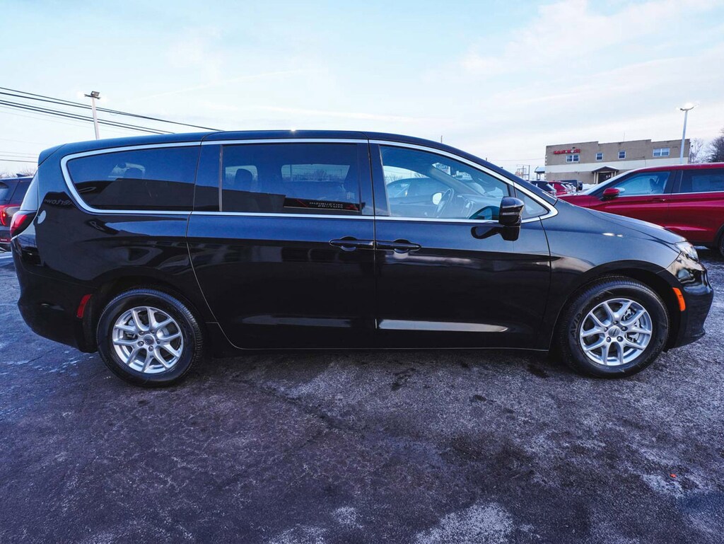 Used 2025 Chrysler Pacifica Select Van Passenger Van