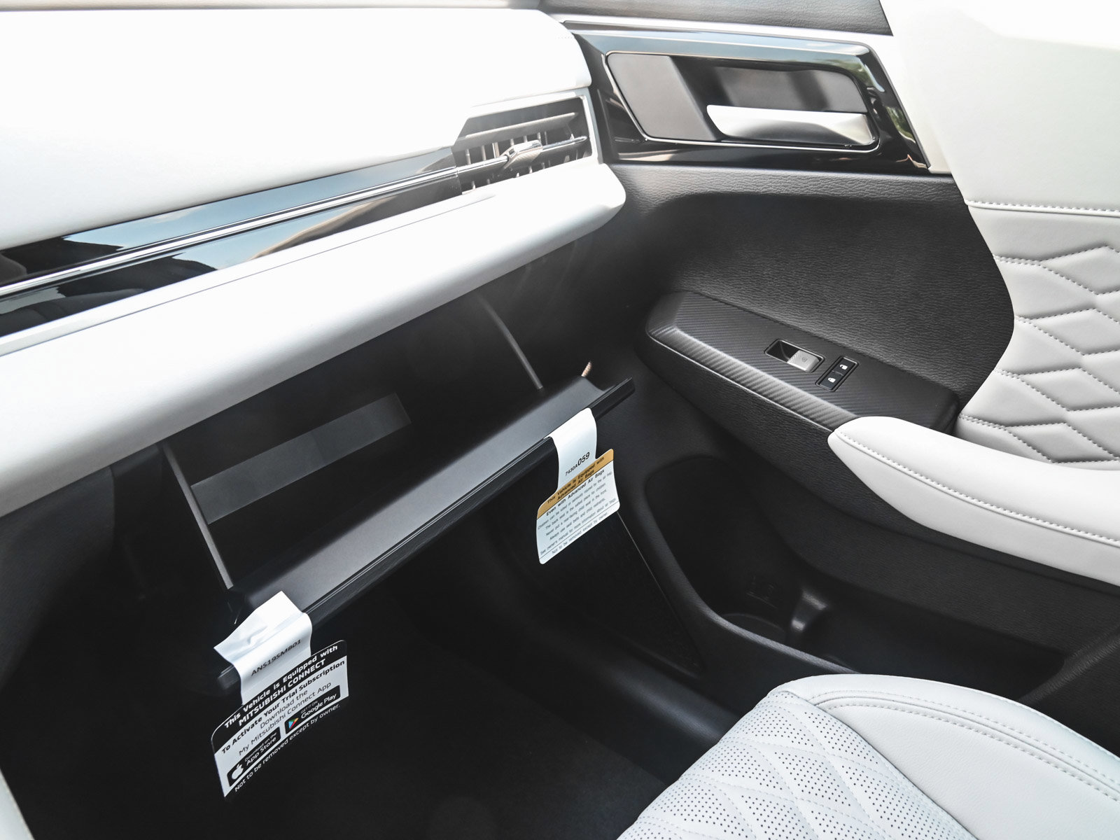 2025 Mitsubishi Outlander SEL Platinum Edition - Photo 18