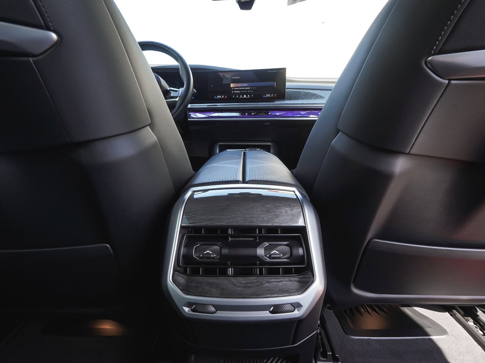 2024 BMW 7 Series 750e - Photo 38