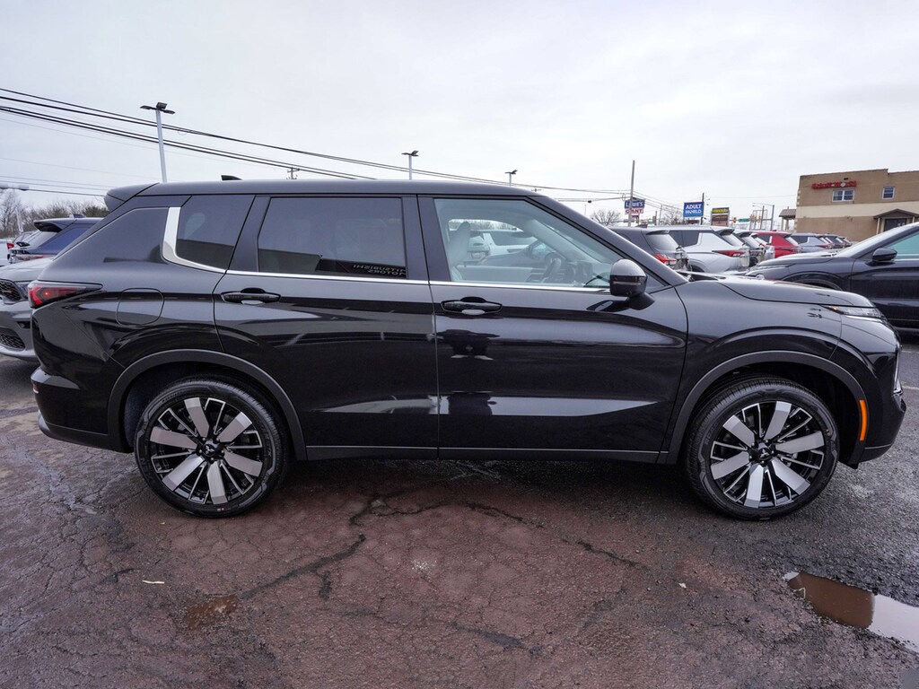 New 2026 Mitsubishi Outlander SE SUV