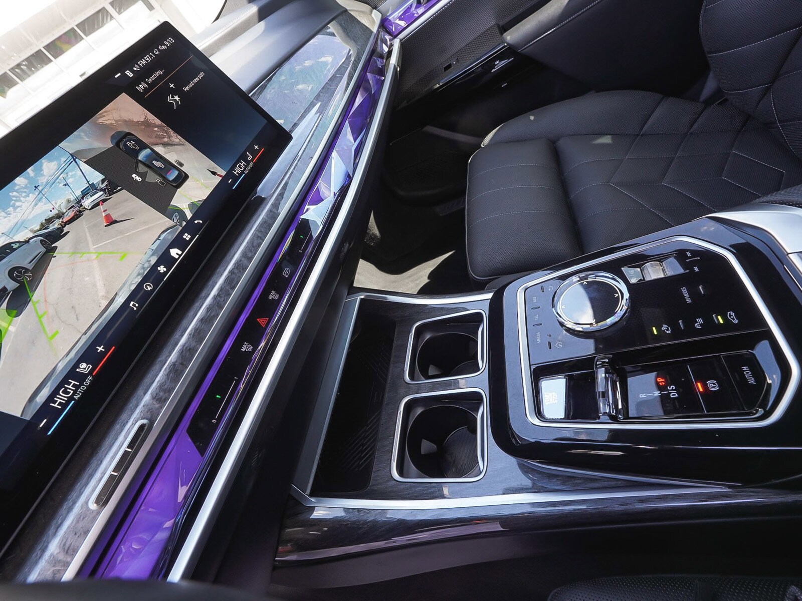 2024 BMW 7 Series 750e - Photo 30