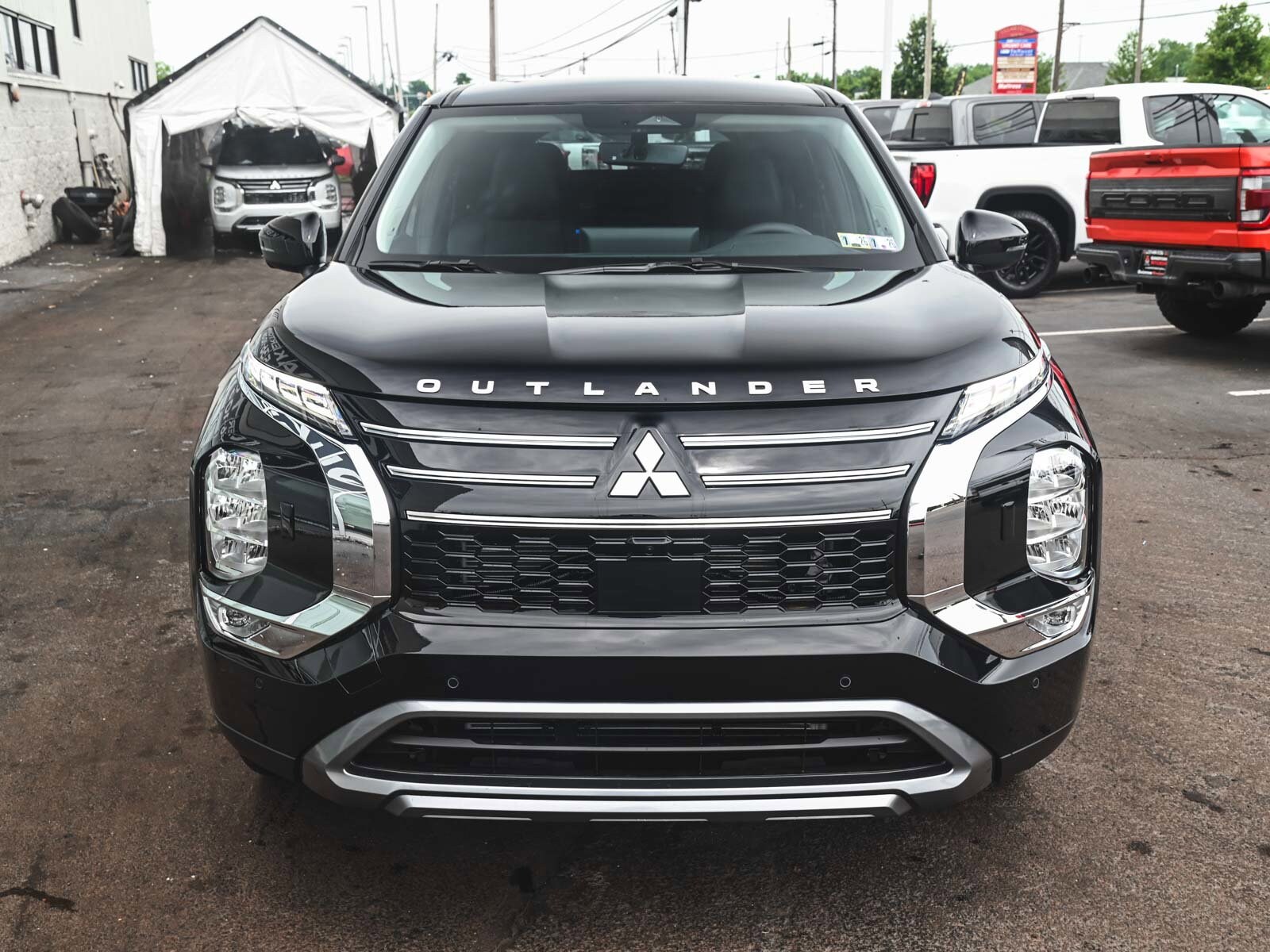 2025 Mitsubishi Outlander SE photo 2