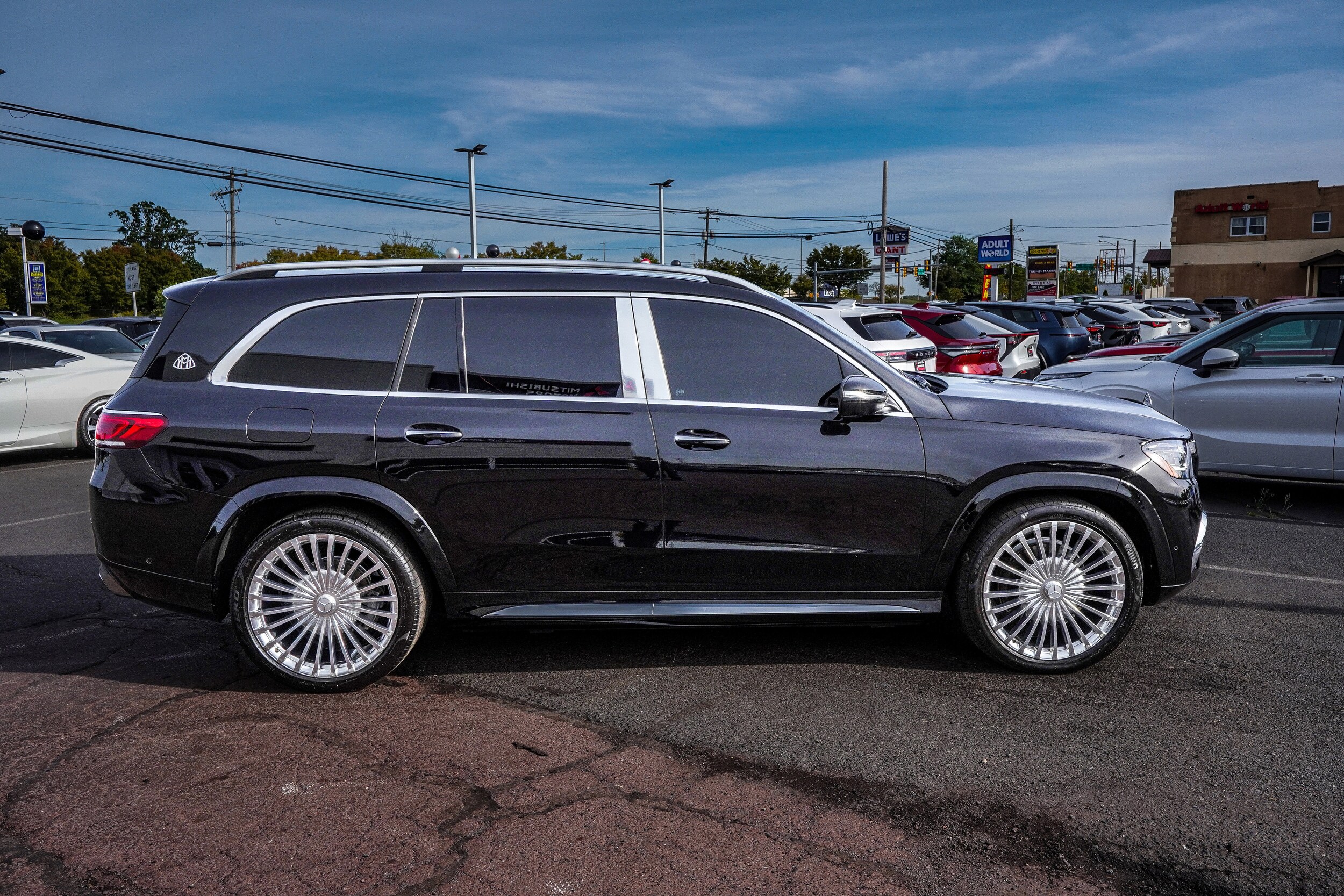 2023 Mercedes Benz GLS Maybach 600 4MATIC photo 4