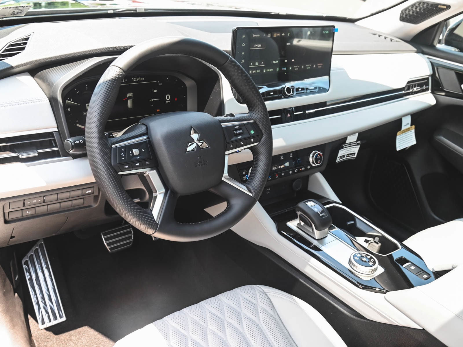 2025 Mitsubishi Outlander SEL Platinum Edition - Photo 17