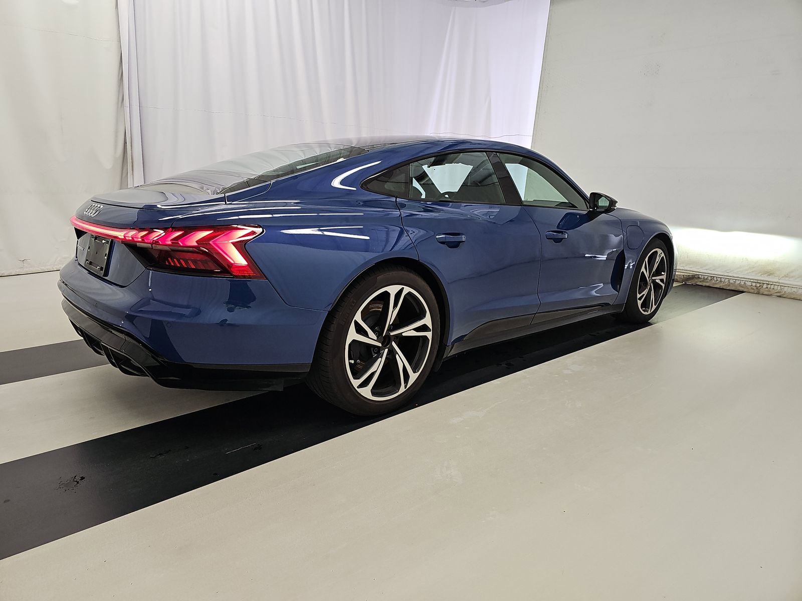 2022 Audi e-tron GT Premium Plus photo 2