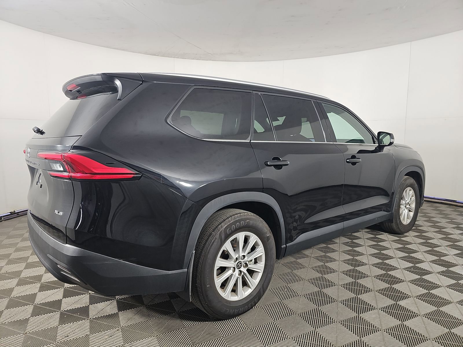 2024 Toyota Grand Highlander XLE photo 2