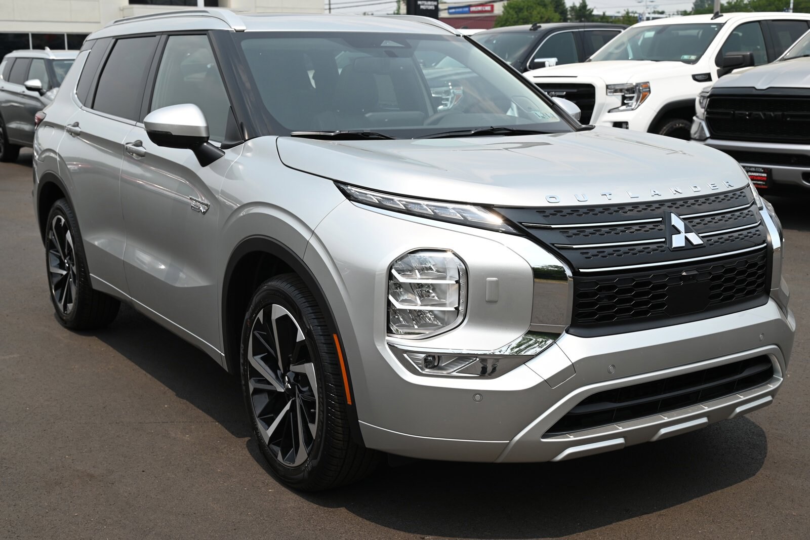 2023 Mitsubishi Outlander SEL photo 4