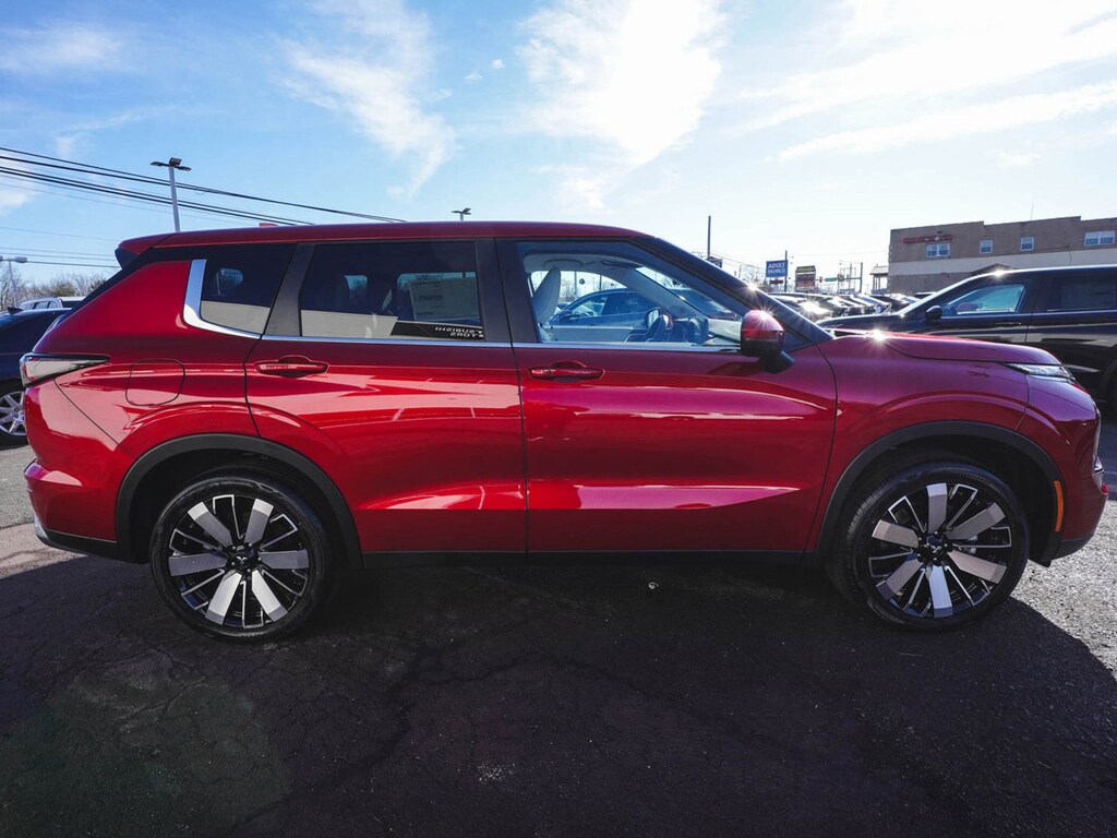 New 2026 Mitsubishi Outlander SE SUV