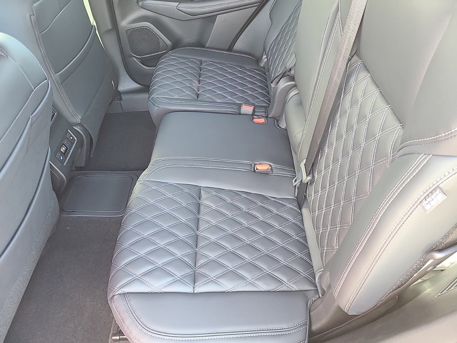 2024 Mitsubishi Outlander Plug-in Hybrid SEL - Photo 9