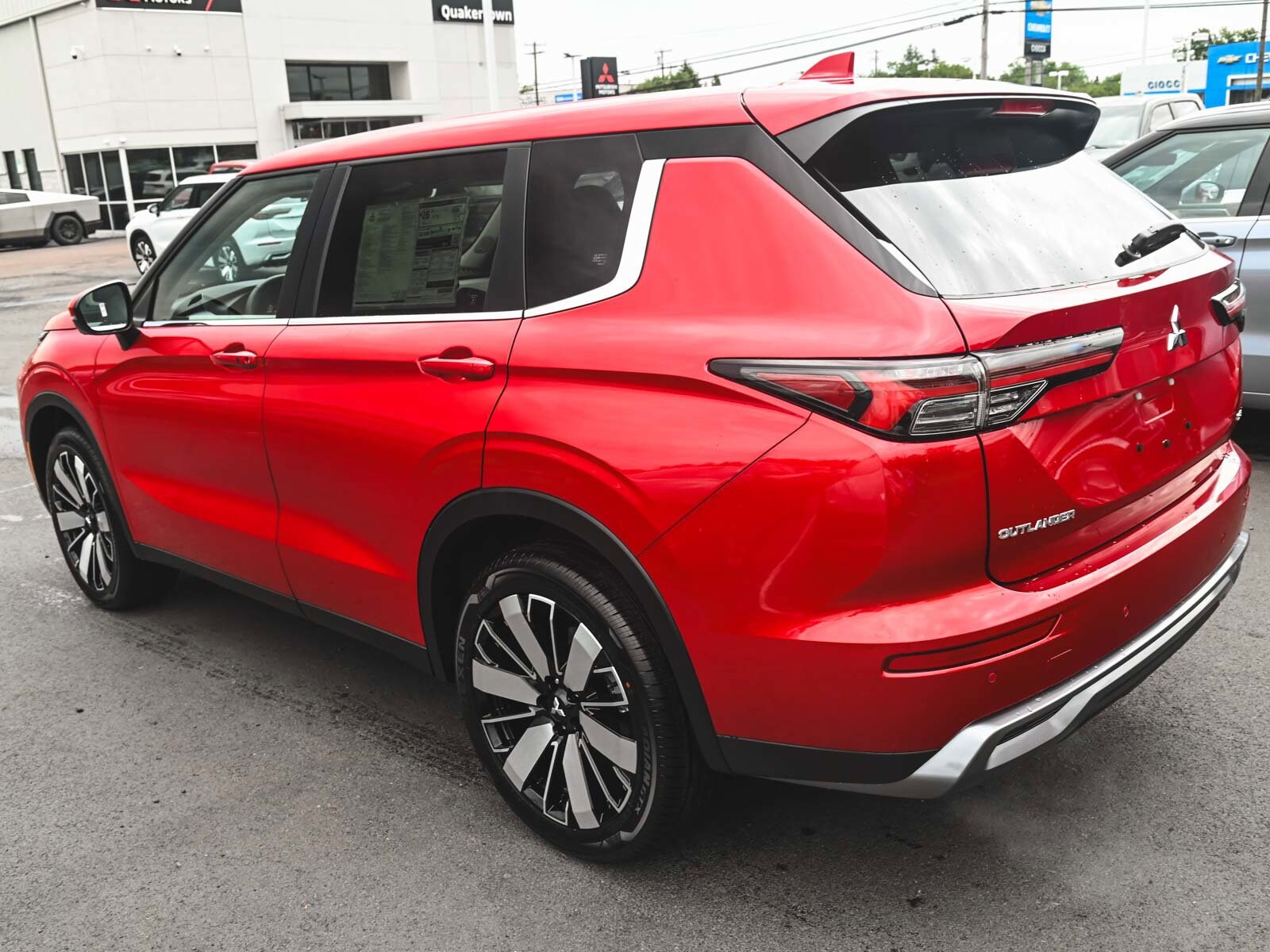 2025 Mitsubishi Outlander SE photo 4