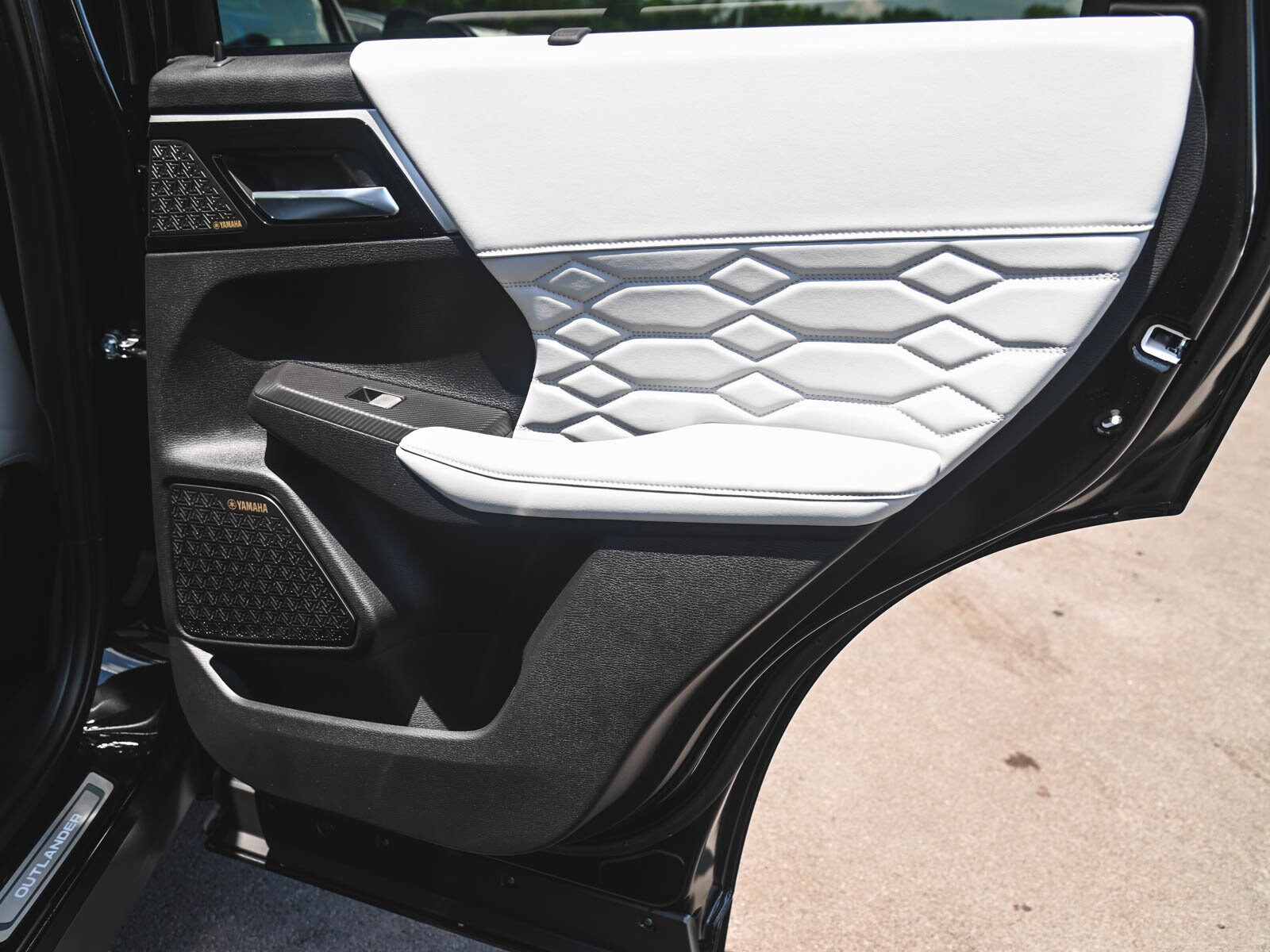 2025 Mitsubishi Outlander SEL Platinum Edition - Photo 14