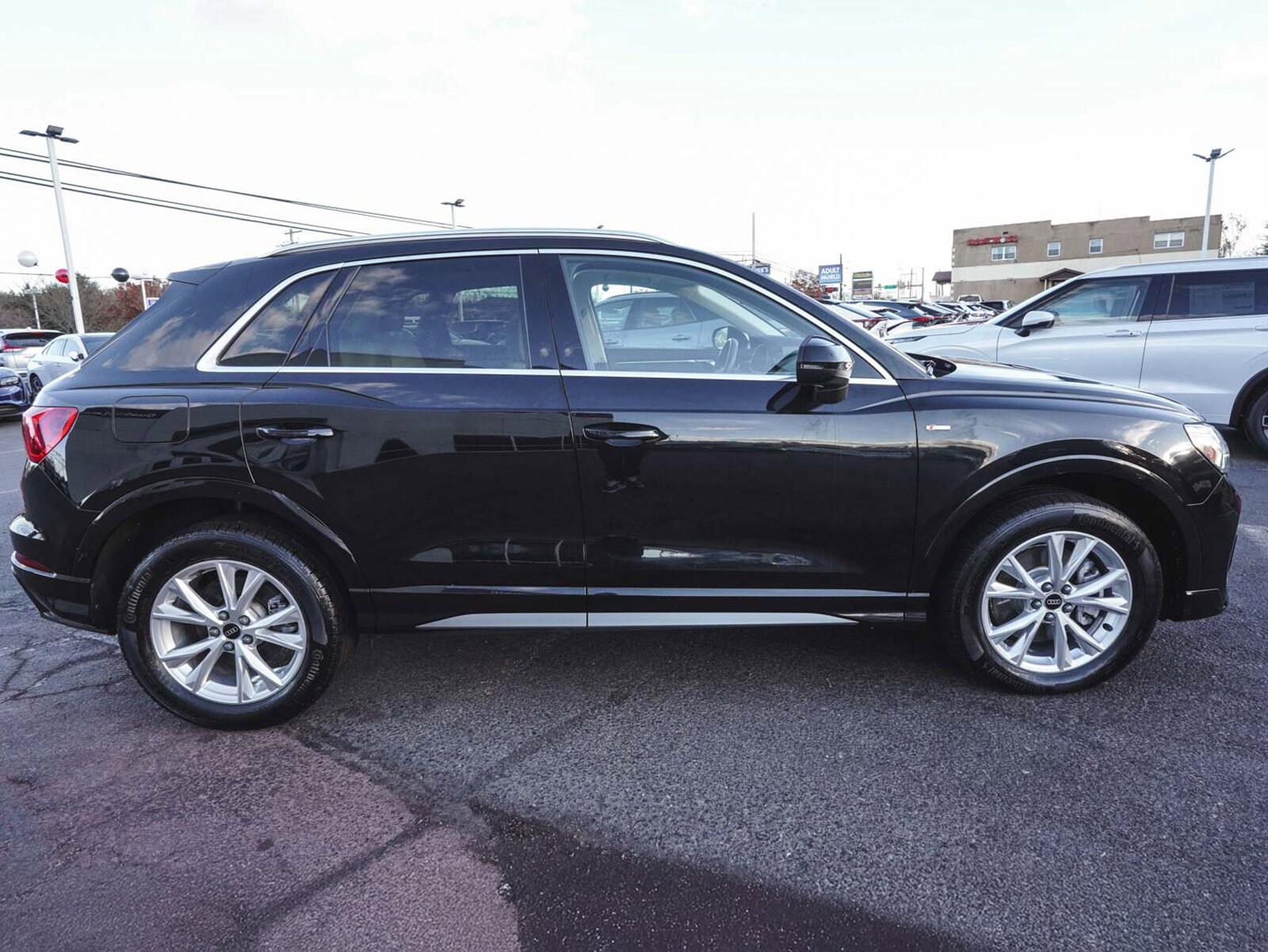 2024 Audi Q3 45 TFSI S line Premium photo 2