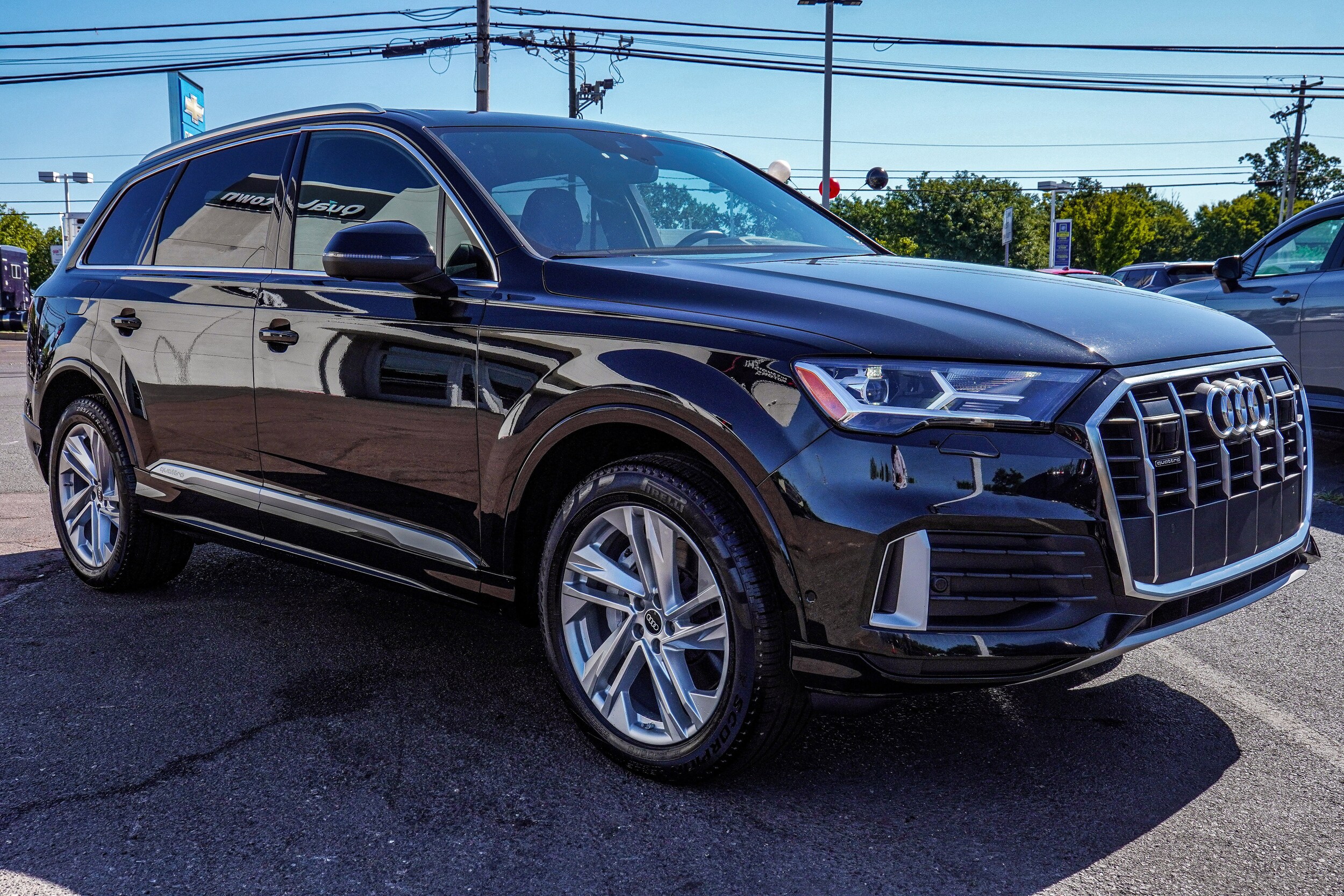 2022 Audi Q7 45 Premium Plus photo 2