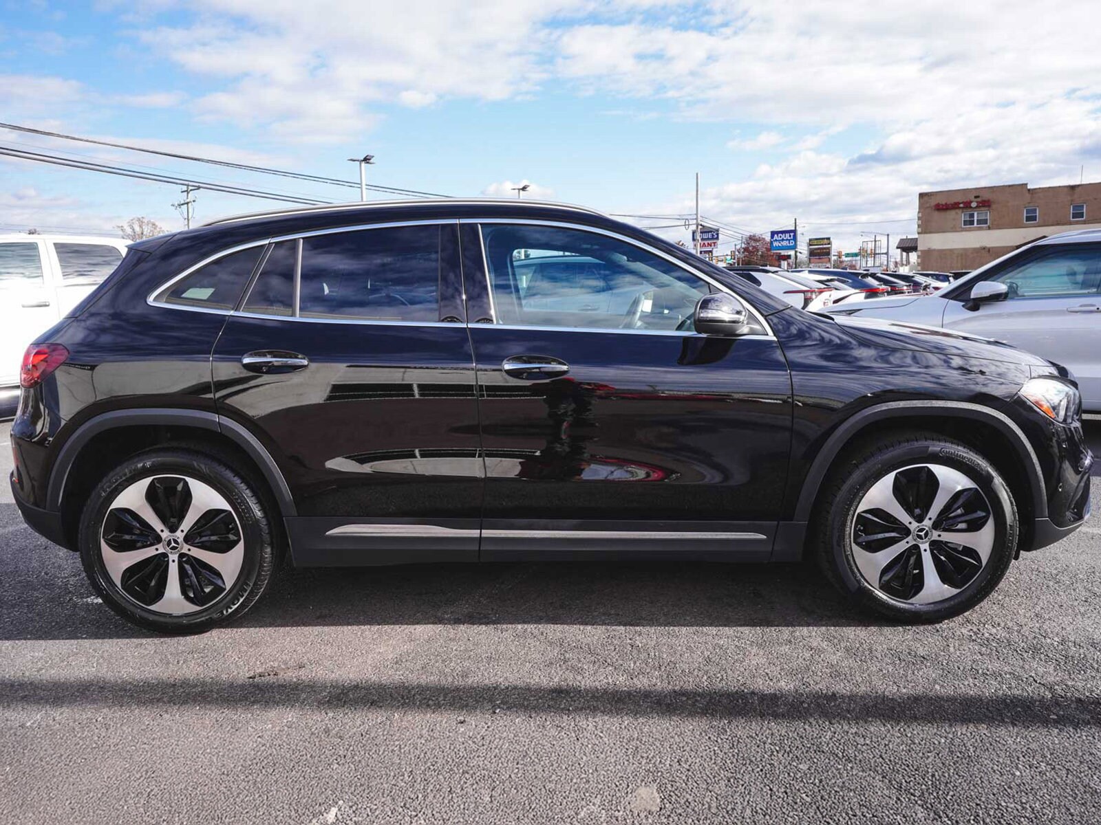 2025 Mercedes Benz GLA 250 4MATIC photo 2