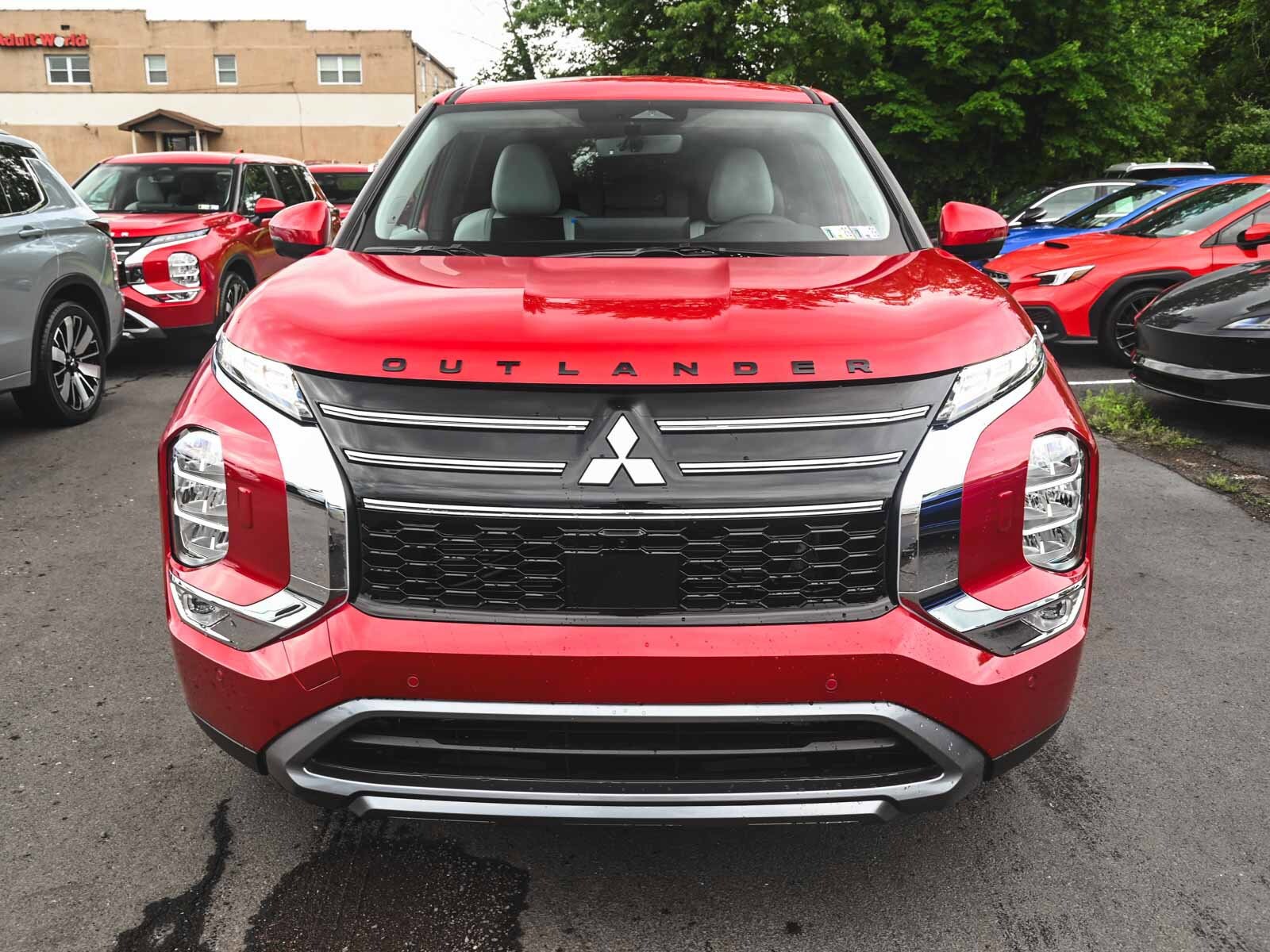 2025 Mitsubishi Outlander SE photo 2