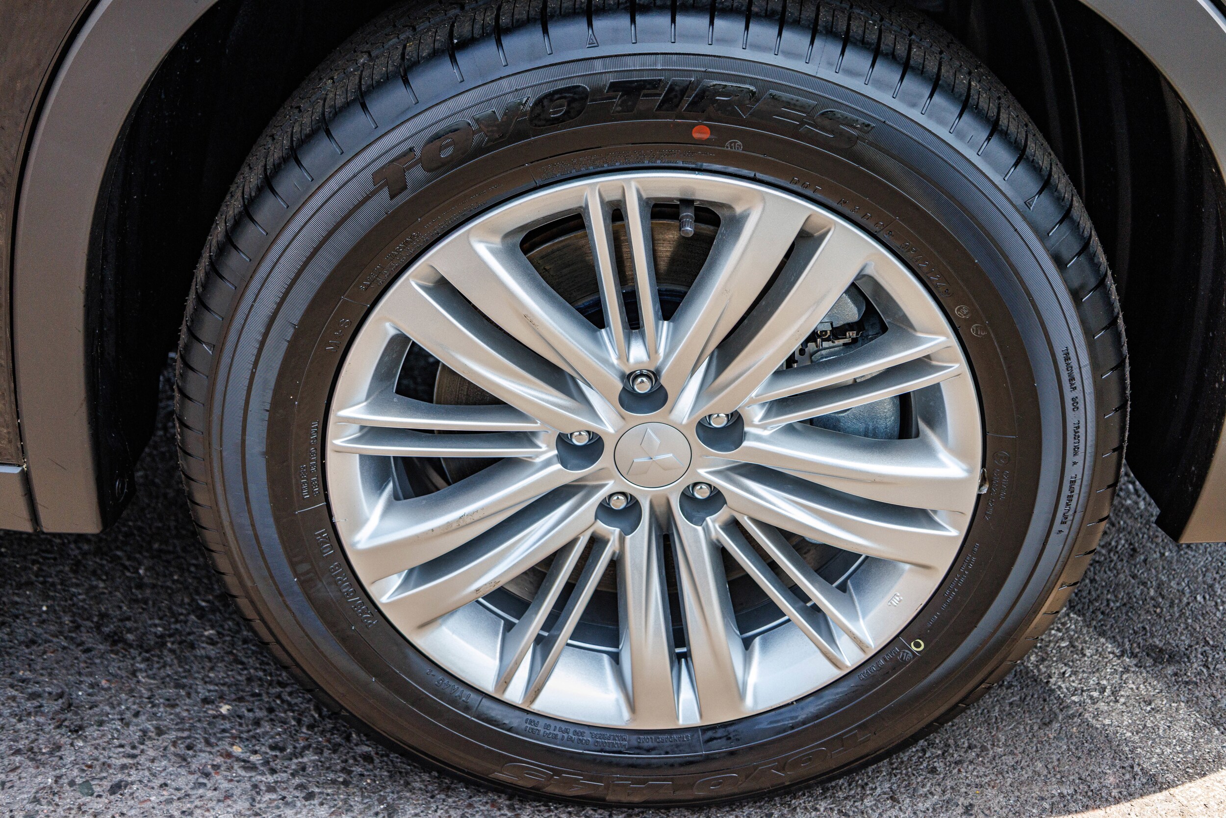2025 Mitsubishi Outlander Plug-in Hybrid ES - Photo 12