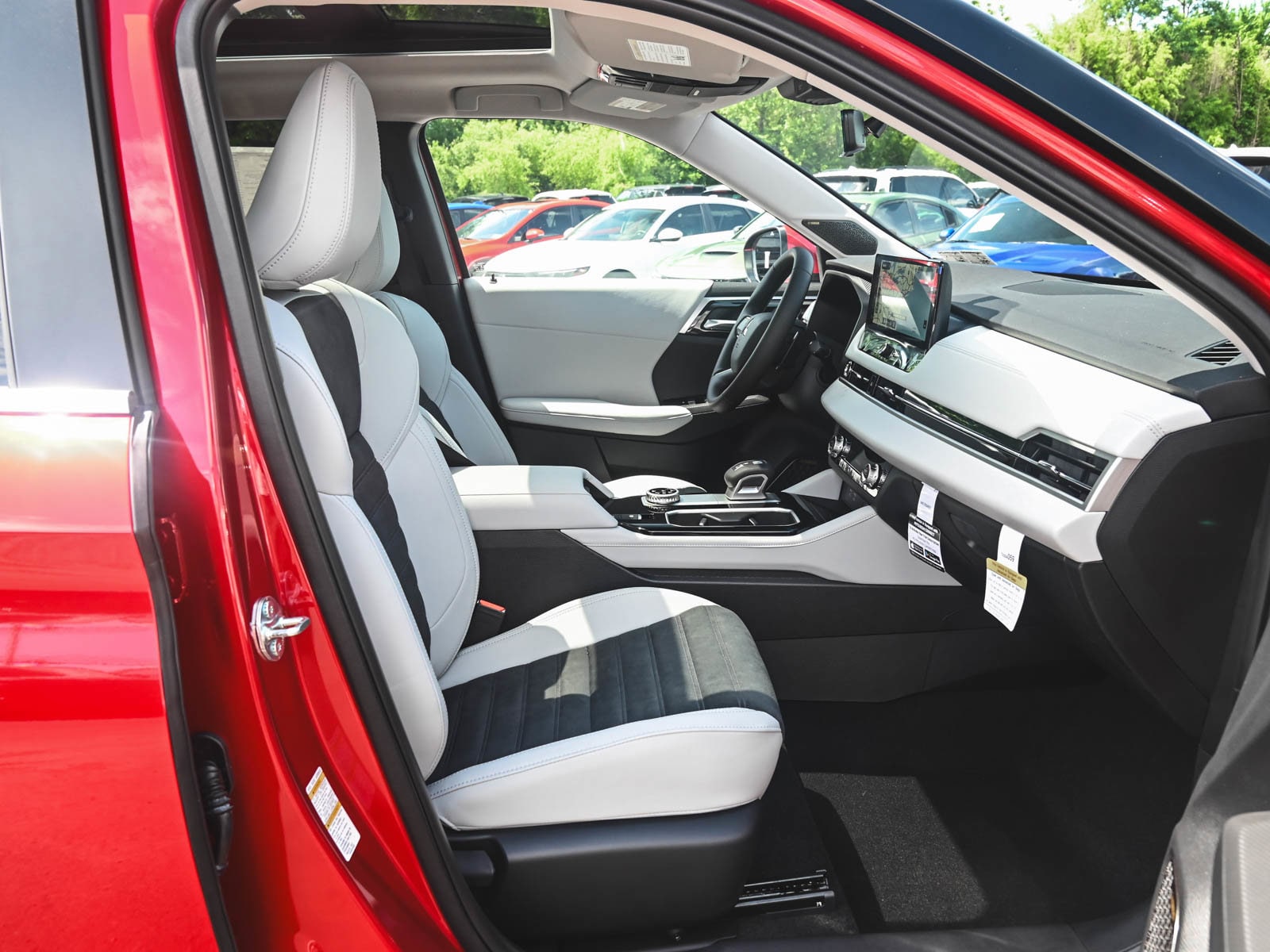 2025 Mitsubishi Outlander SE - Photo 31