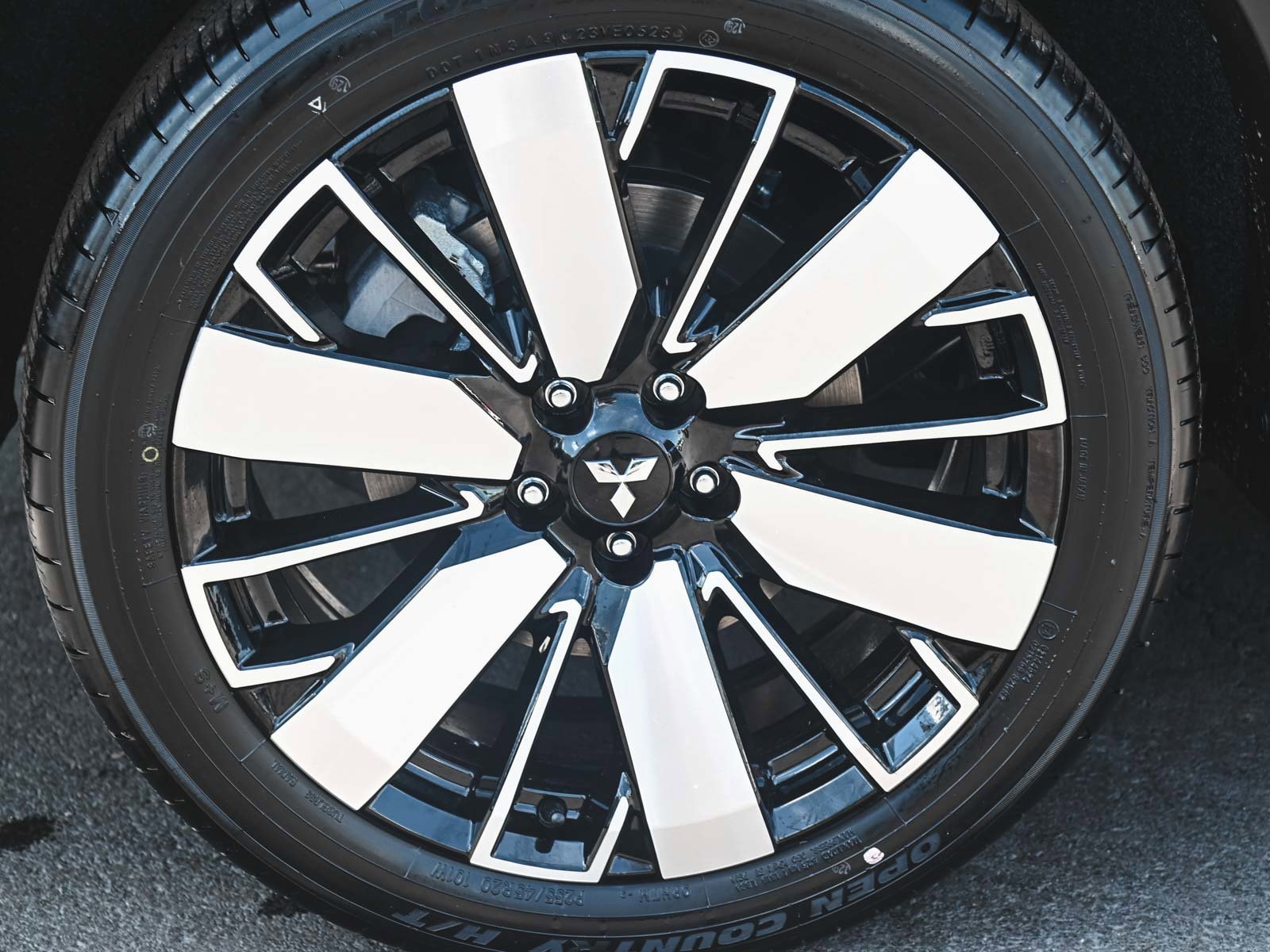 2025 Mitsubishi Outlander SEL Platinum Edition - Photo 6