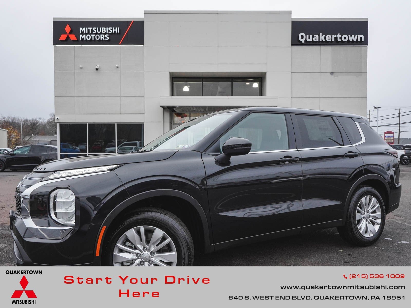 2025 Mitsubishi Outlander ES's photo