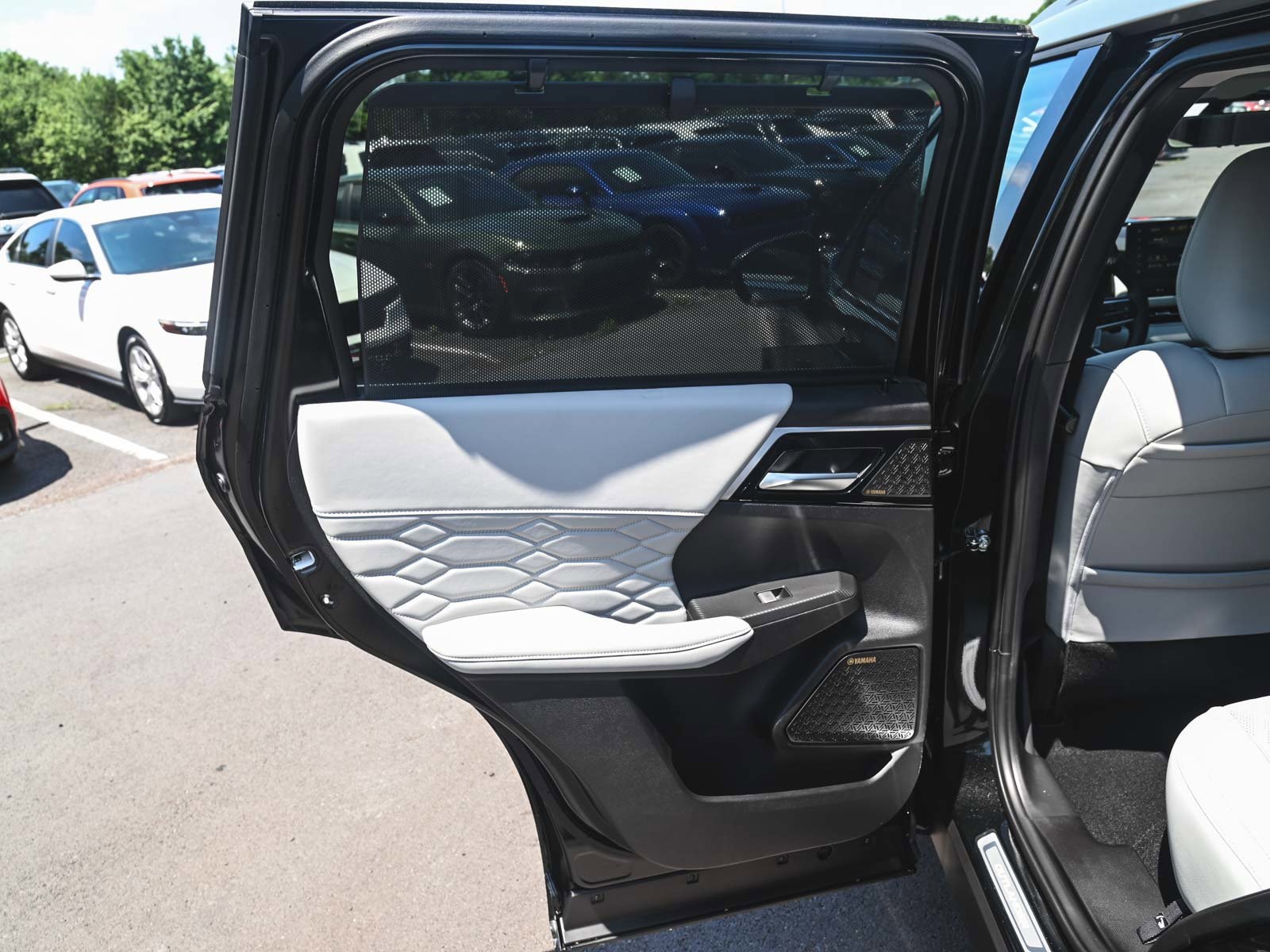 2025 Mitsubishi Outlander SEL Platinum Edition - Photo 11