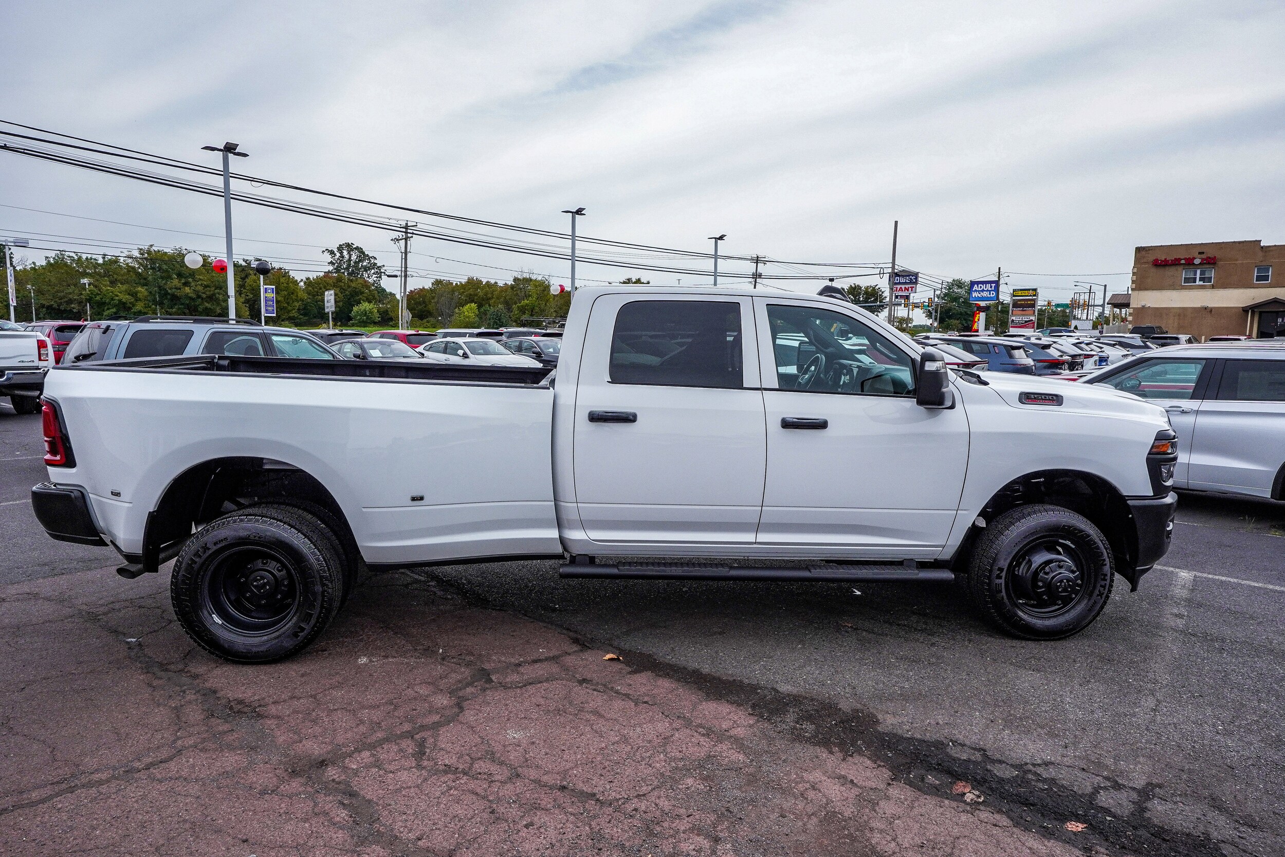 2025 Ram 3500 Tradesman photo 4