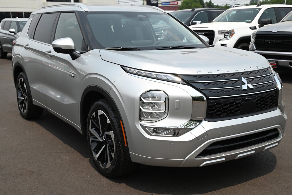 New 2023 Mitsubishi Outlander Plug-In Hybrid SEL SUV