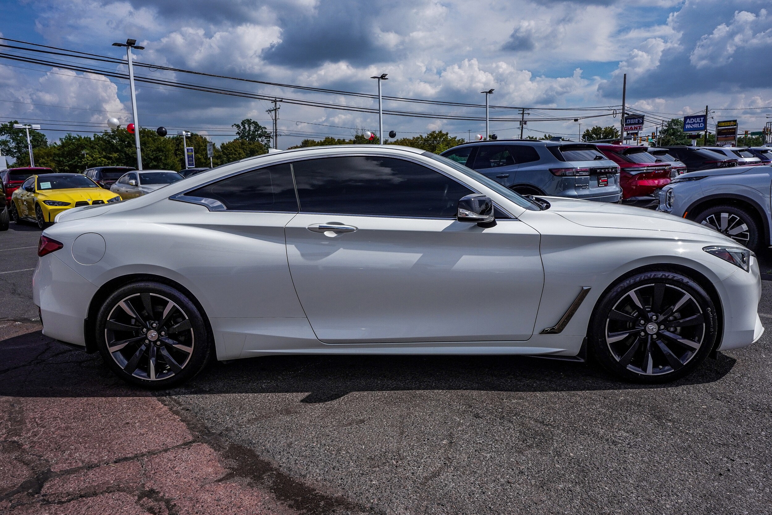 2017 Infiniti Q60 3.0t Premium photo 4