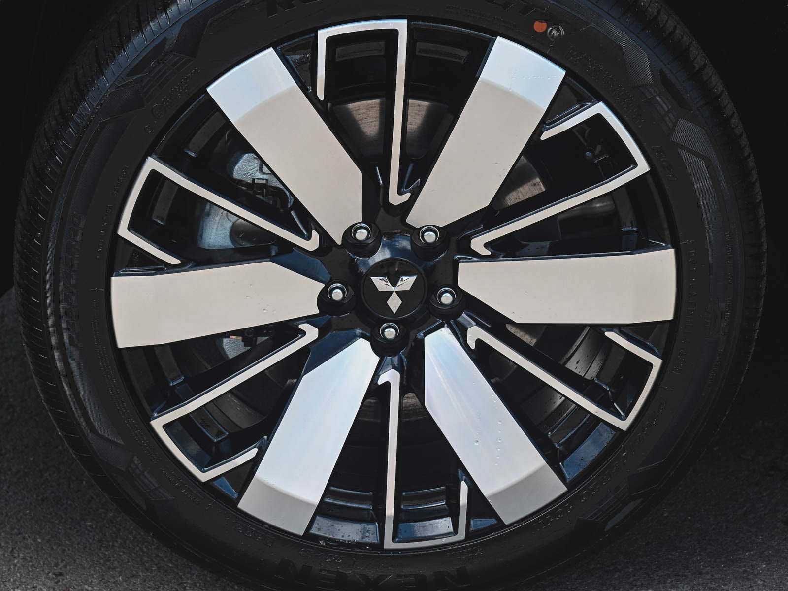 2025 Mitsubishi Outlander SE - Photo 7