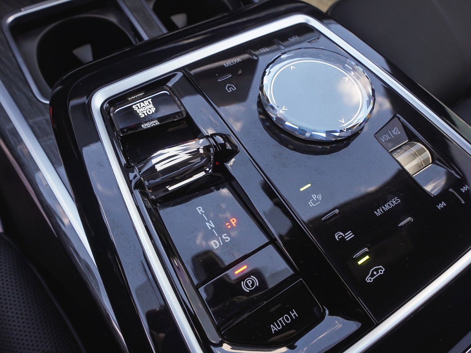 2024 BMW 7 Series 750e - Photo 29