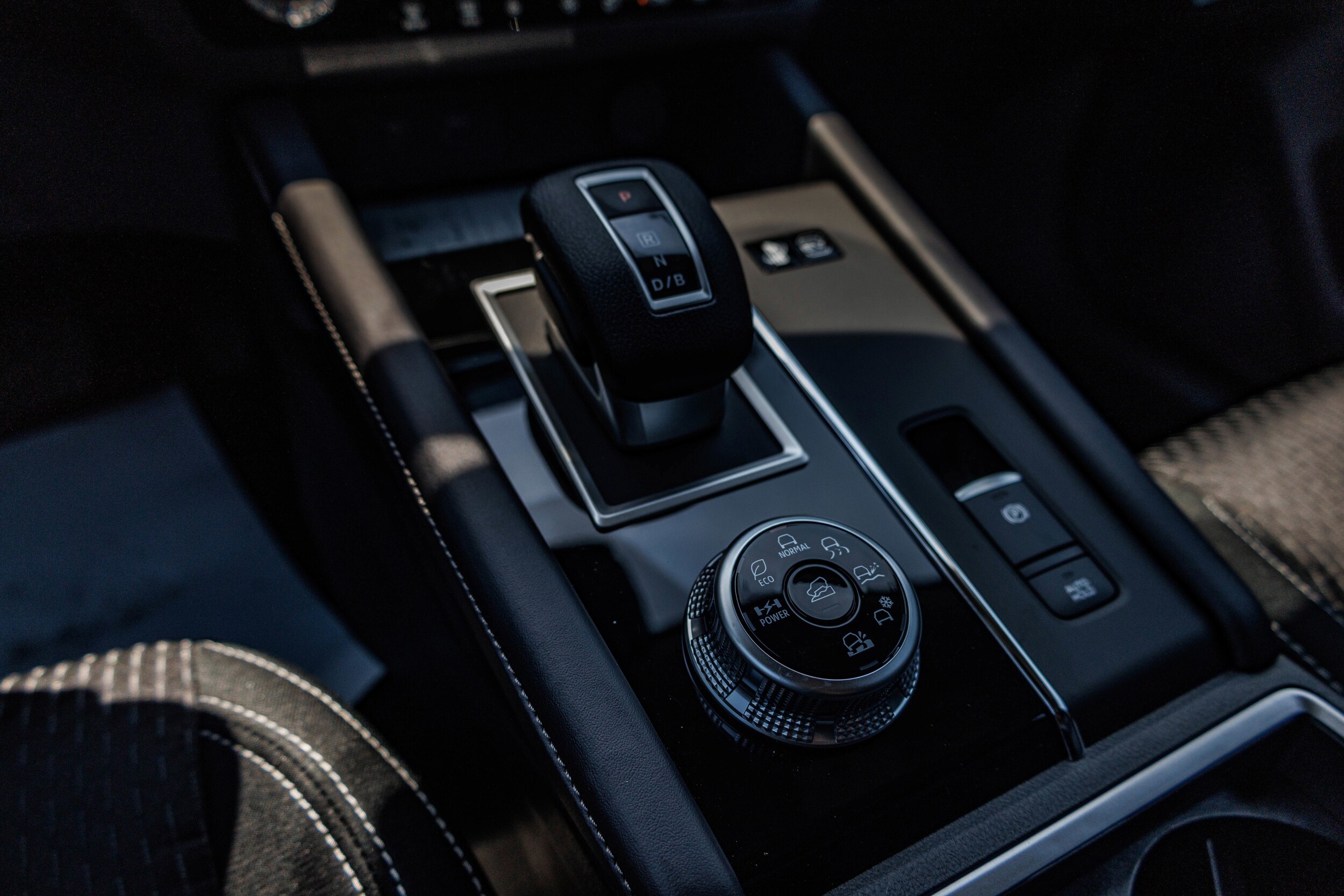 2025 Mitsubishi Outlander Plug-in Hybrid ES - Photo 26