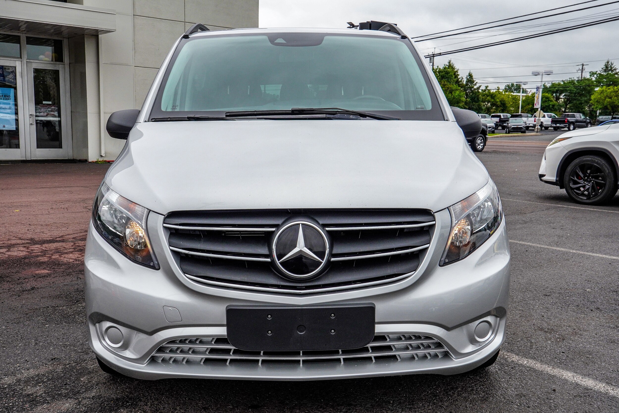 2023 Mercedes Benz Metris photo 2