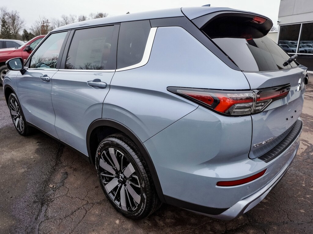 New 2026 Mitsubishi Outlander SE SUV