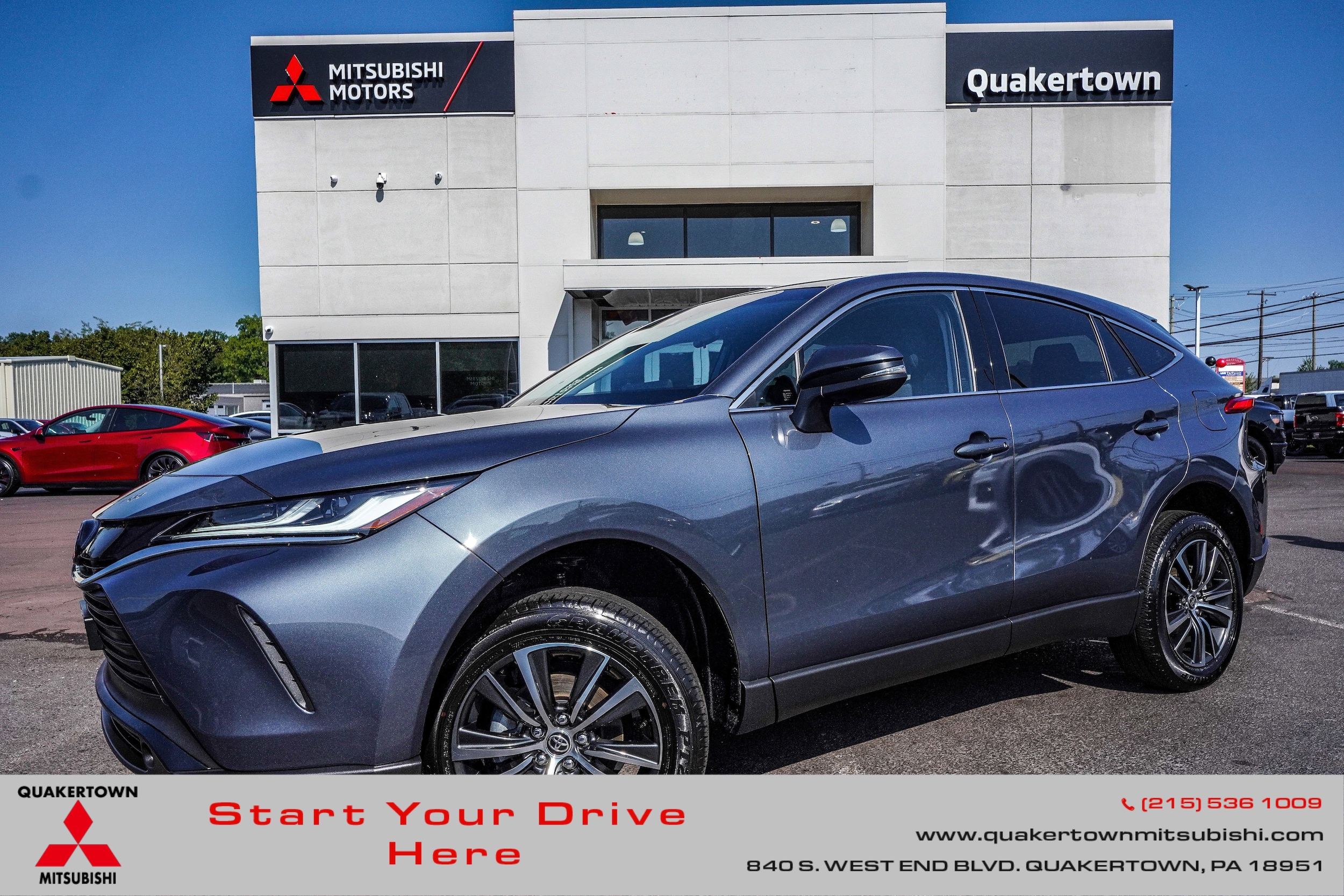 2024 Toyota Venza LE's photo