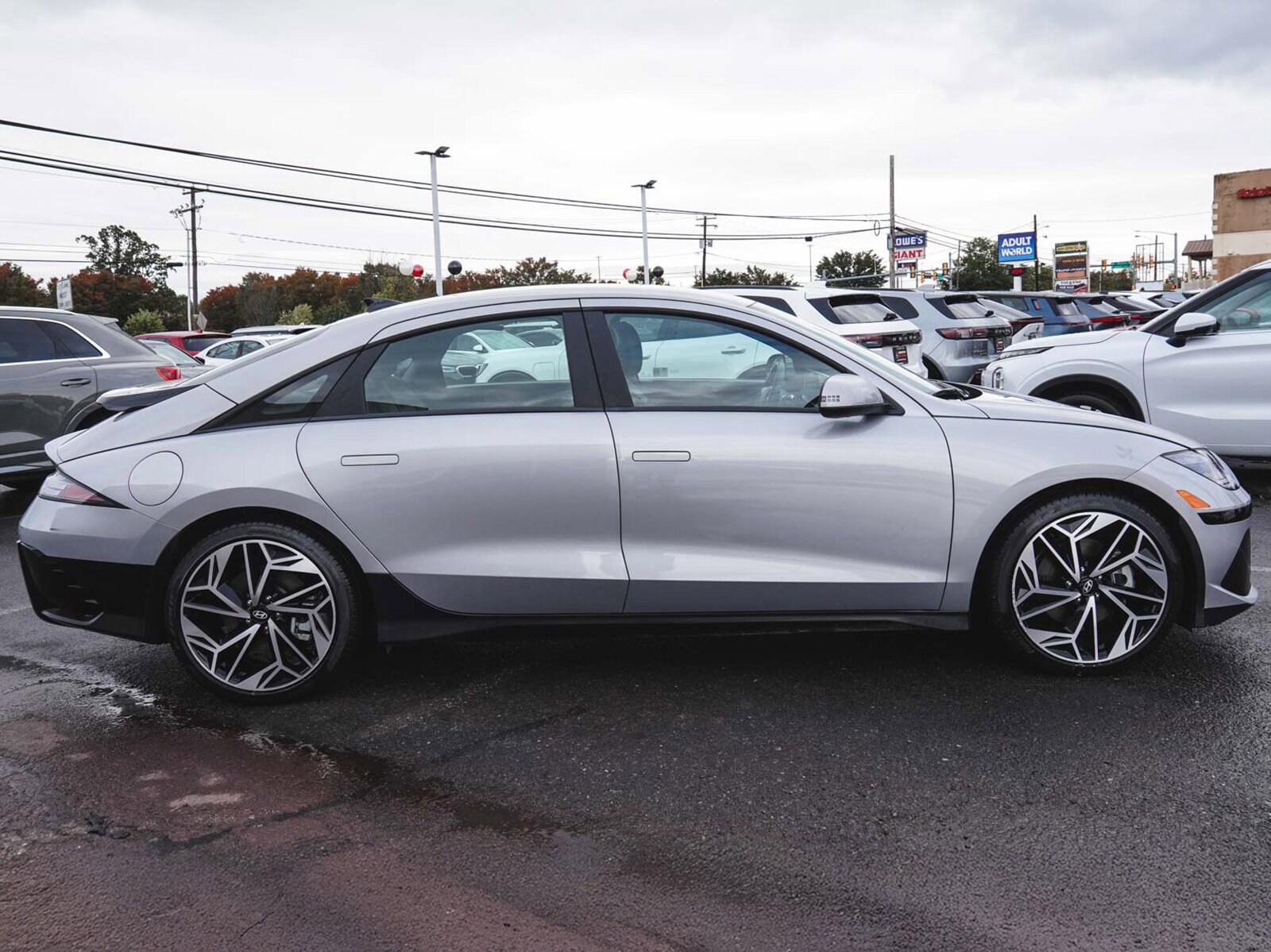 2024 Hyundai Ioniq 6 SEL photo 4