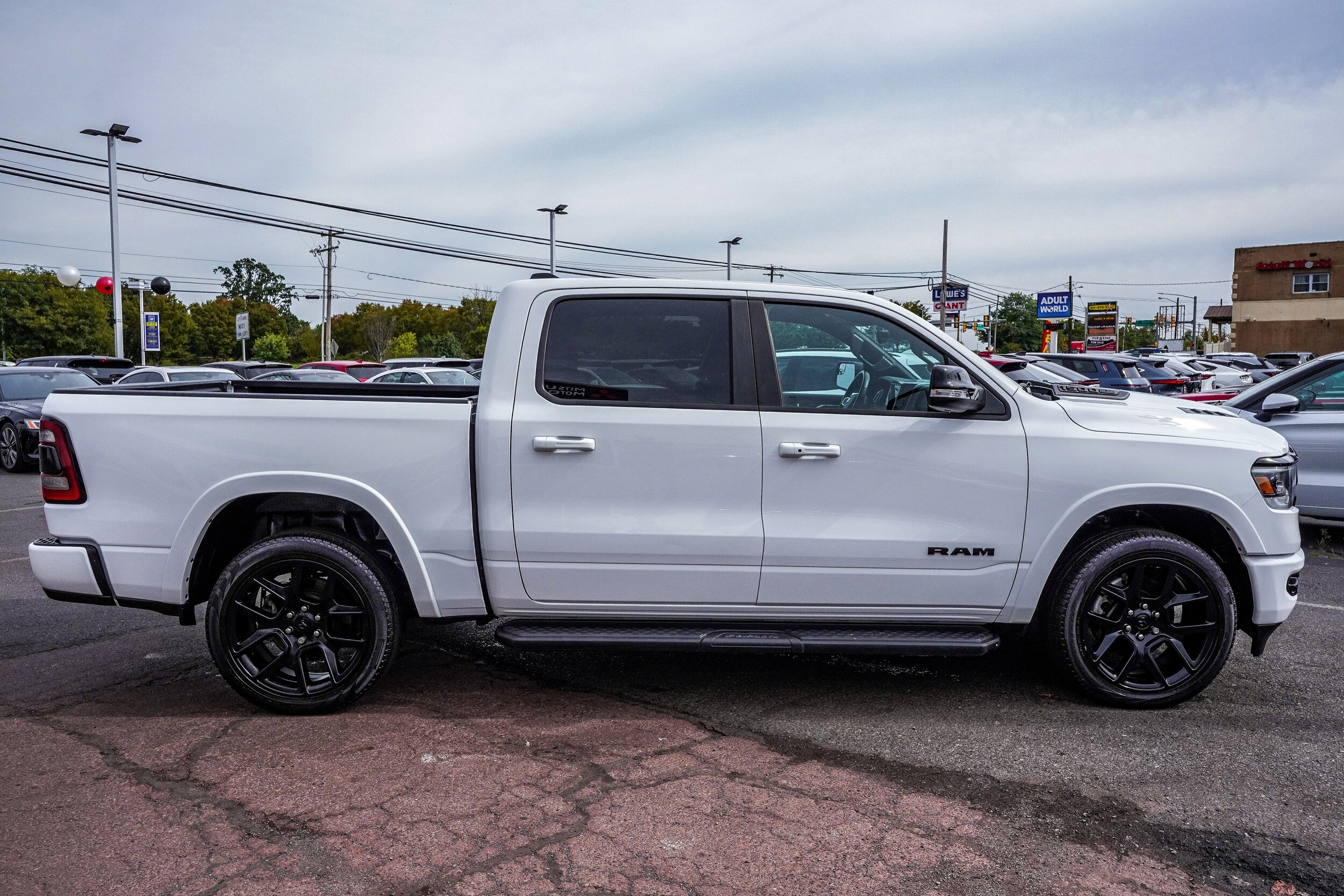 2022 Ram 1500 Laramie photo 4