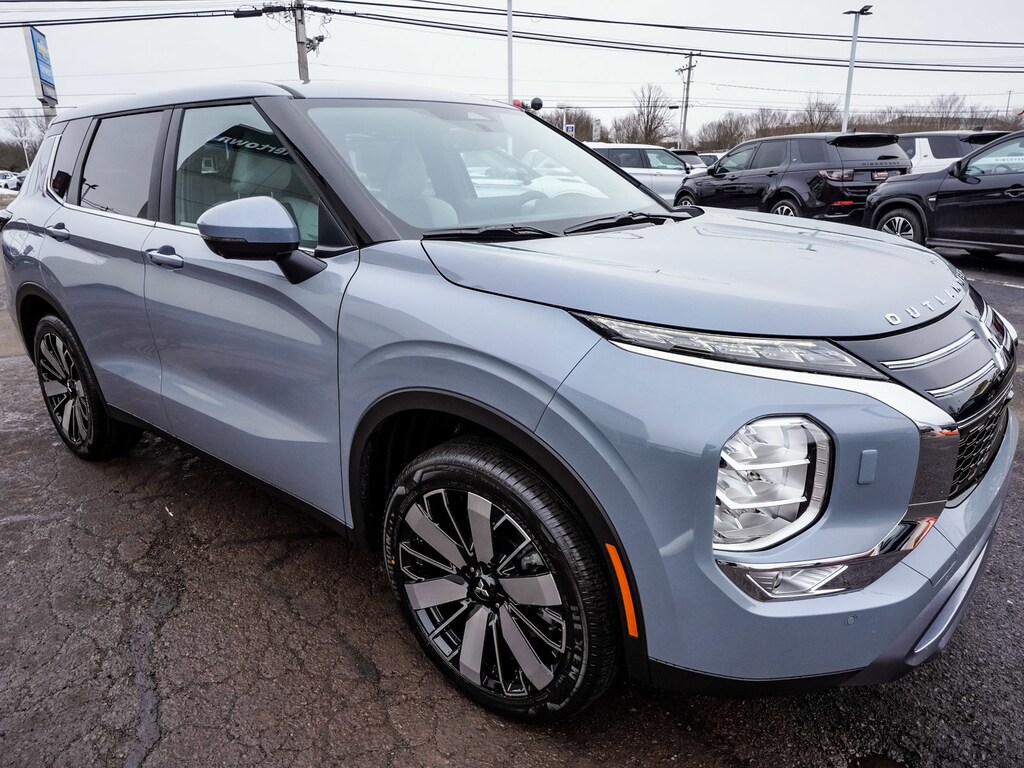 New 2026 Mitsubishi Outlander SE SUV