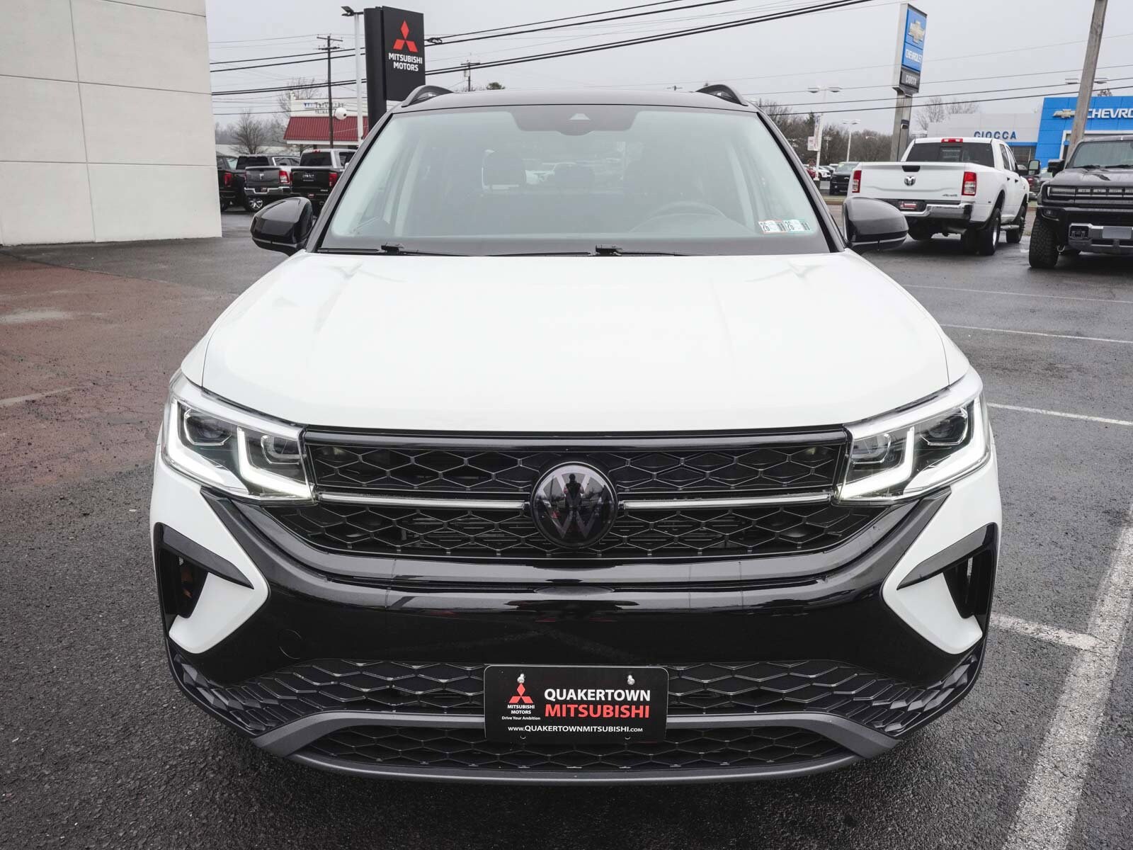 2024 Volkswagen Taos SE photo 2