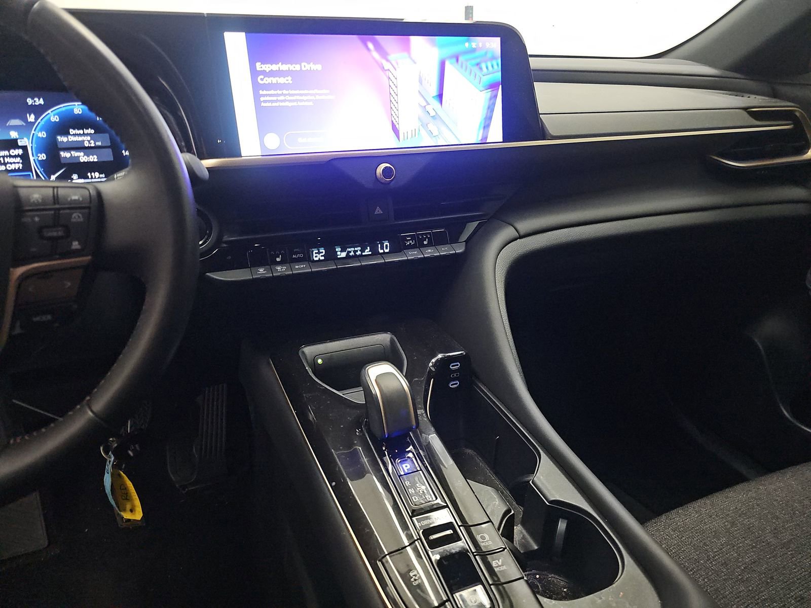 2024 Toyota Crown XLE photo 4